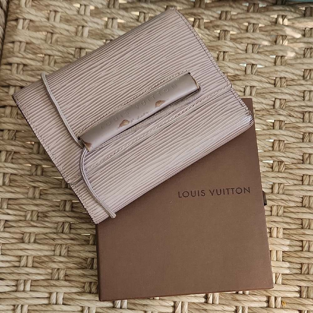 Louis Vuitton. Vintage  Gray Wallet